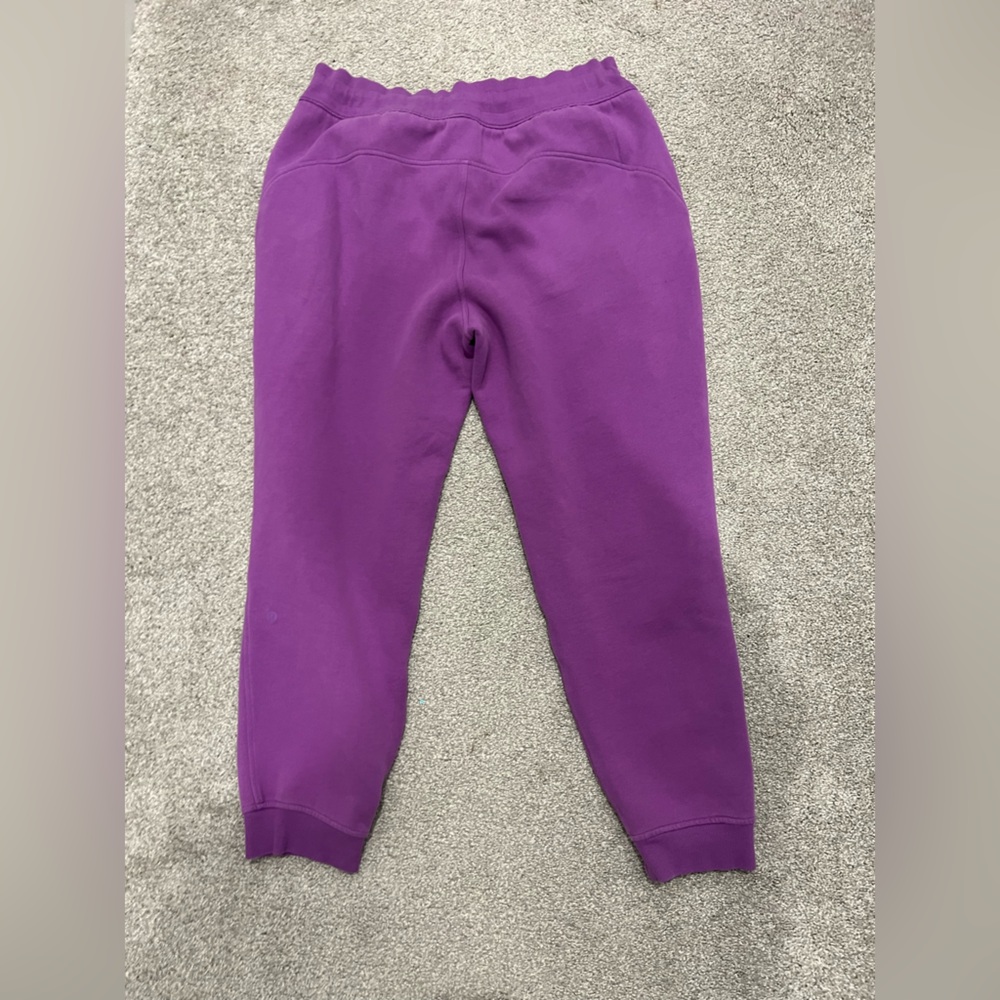 Lululemon Scuba High-Rise Jogger
Moonlit Magenta size 14 - Picture 3 of 4